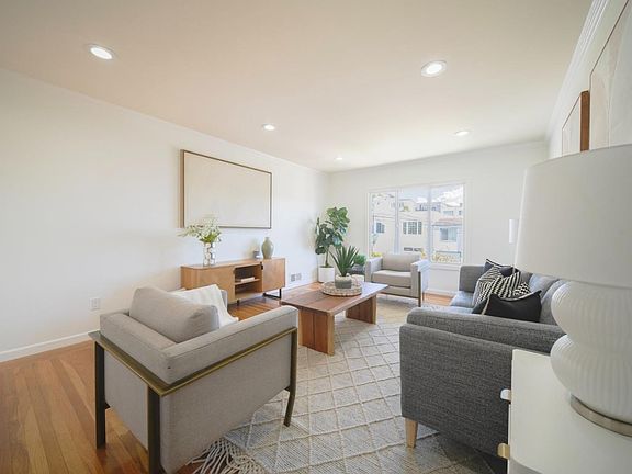 5th image of 531 Head St