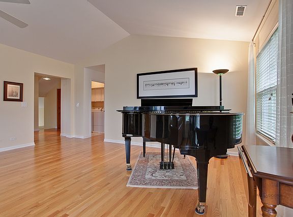 3rd image of 5640 Middlebury Ln #0