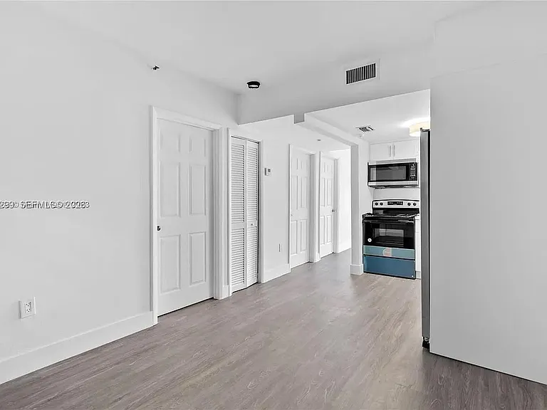 1351 SW 4th St #8 — Photo 2