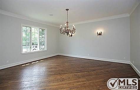 3rd image of 3204 Drexel Dr