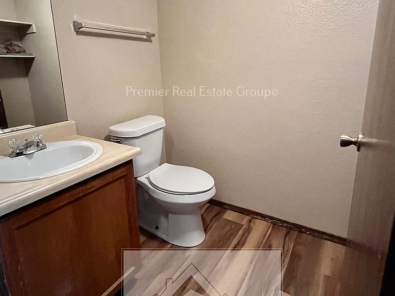 2158 Baltimore Cir — Photo 10