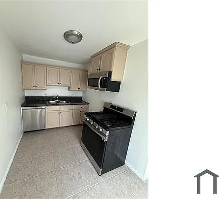 693 Stanley Ave — Photo 4