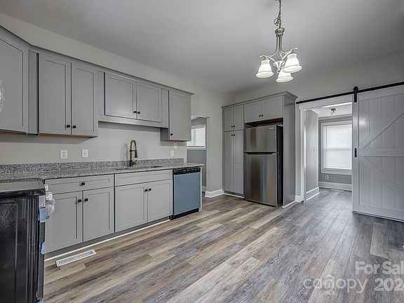 4th image of 1122 W 4th Ave