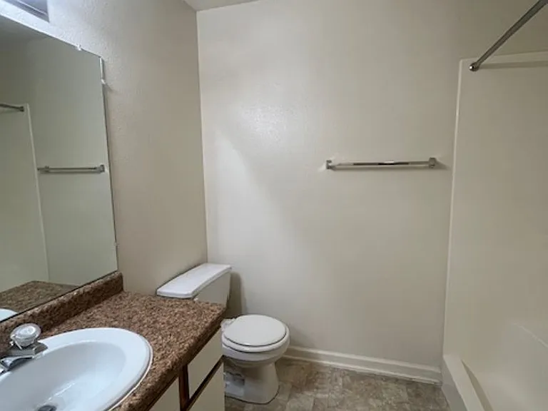 Ashley Square Apartments — Photo 42