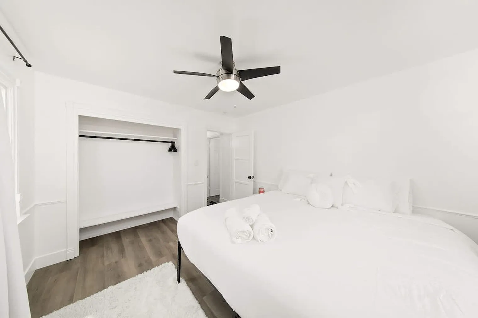 2 bed, 1.0 bath, 947 sqft, $8,356 — Photo 4