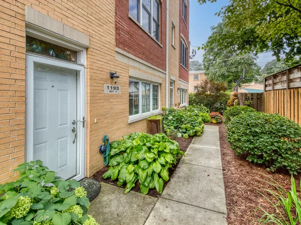 1193 S Grove Ave Unit 11, Oak Park, IL 60304