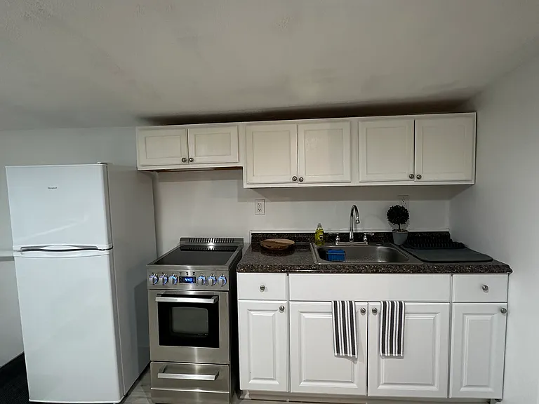 37 Maud St #3 — Photo 4