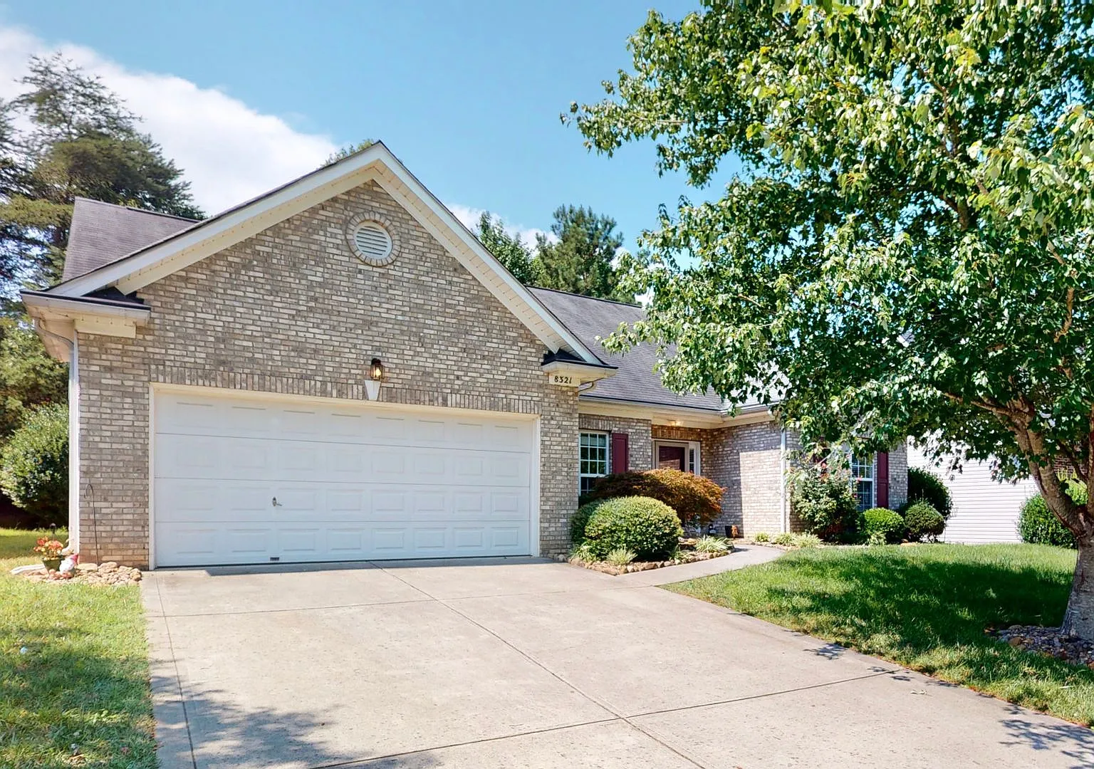 8321 Suttonview Drive — Photo 3