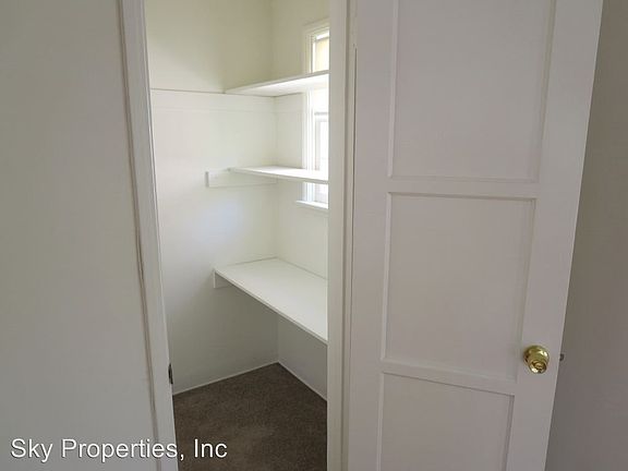 4th image of 427 N Palm Dr APT B