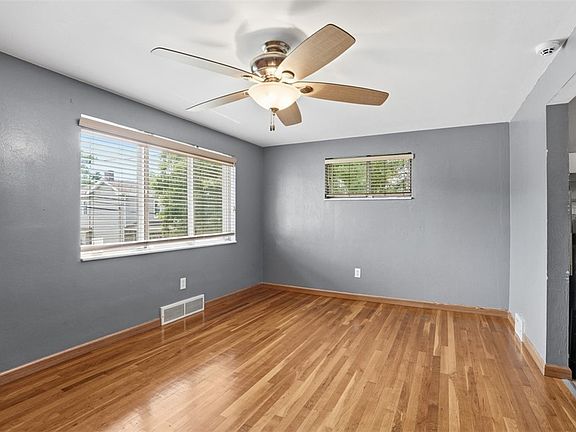 5th image of 212 Davis Ave