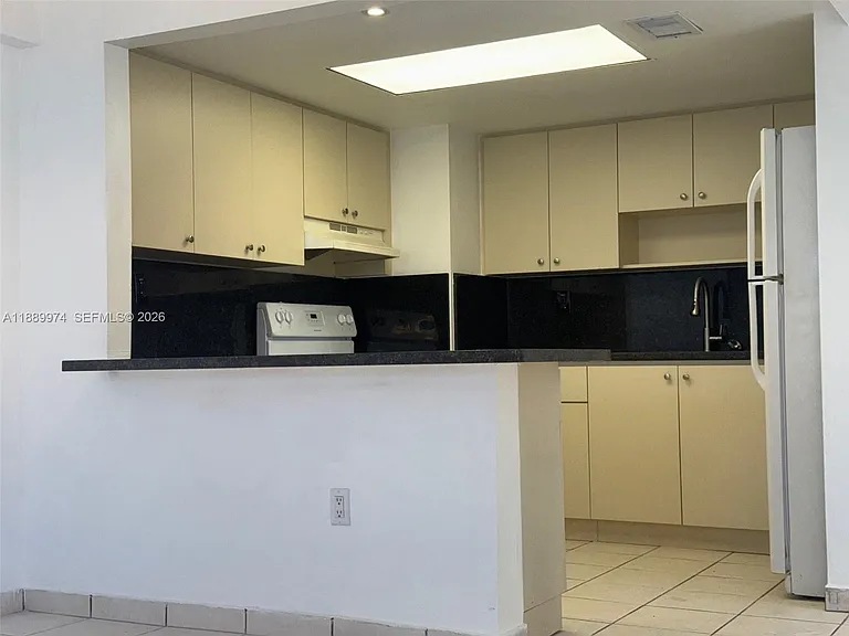 3945 SW 89th Ave #201 — Photo 16