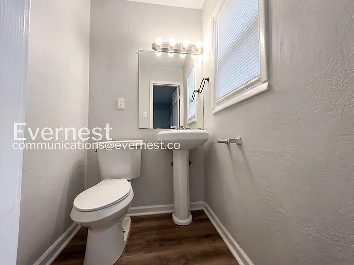 4435 Lincolndale Dr — Photo 9