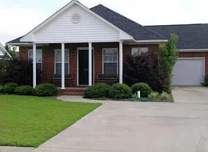 3423 Landmark Dr — Photo 2