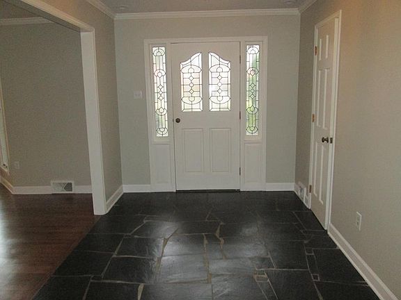 2nd image of 814 W Barton Ave