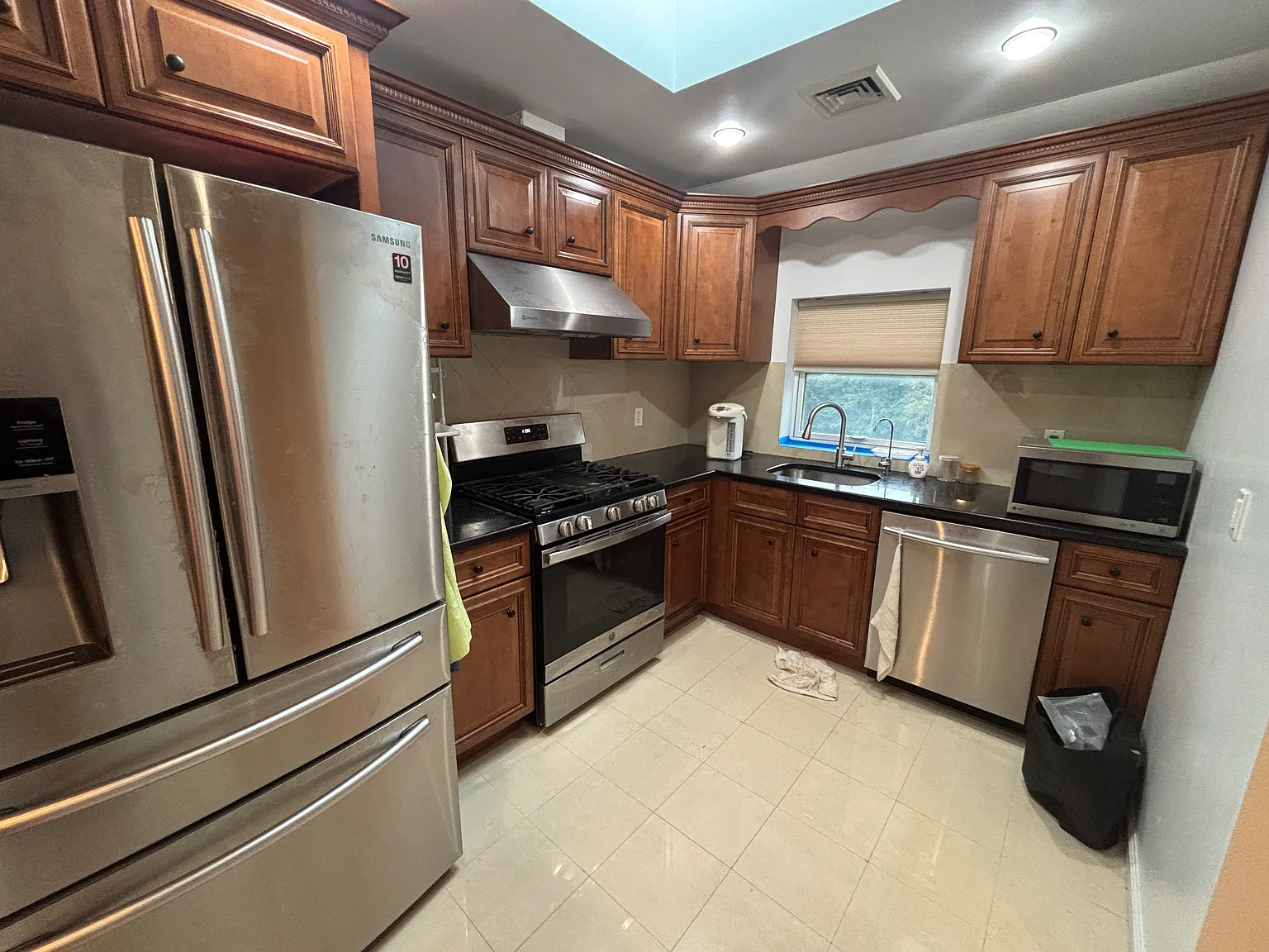 3 bed, 1300 sqft, $3,800 — Photo 2