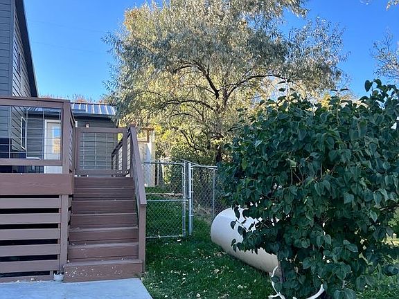 Top unit right-side access to shared fenced-in backyard.
