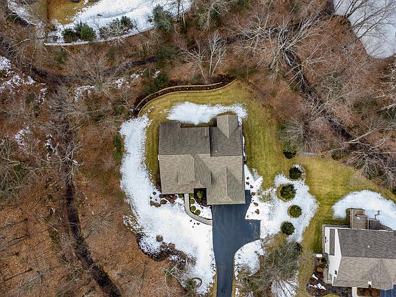 2nd image of 8 Carrington Ct