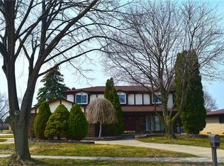 14316 Lakeshore Dr, Sterling Heights, MI 48313