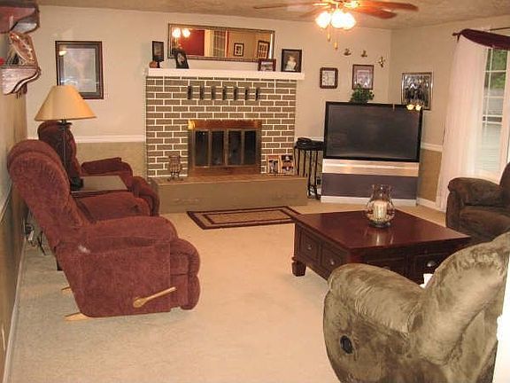 Living Room with fireplace