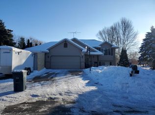 38355 Coventry Dr, North Branch, MN 55056