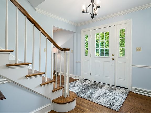 4th image of 7505 Kinnikinnick Dr