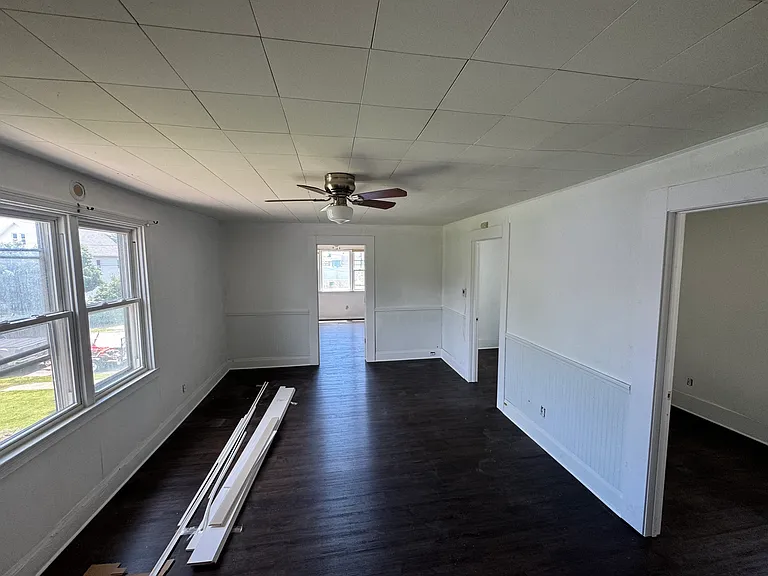 8 Laverack Ave #UPPER FRONT — Photo 4