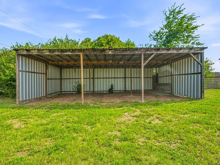 25263 N US Highway 281 — Photo 34