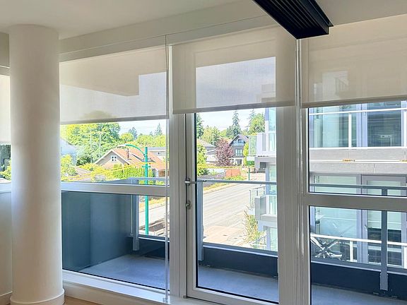 5th image of 8120 Oak St #405