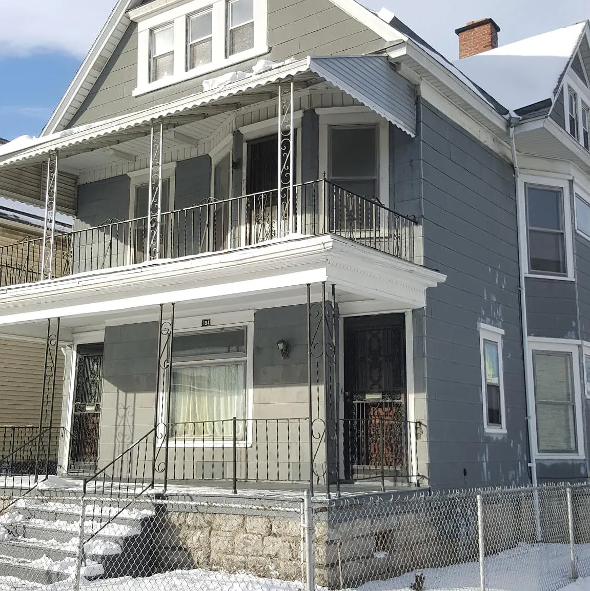 3 bed, $1,000 — Photo 1