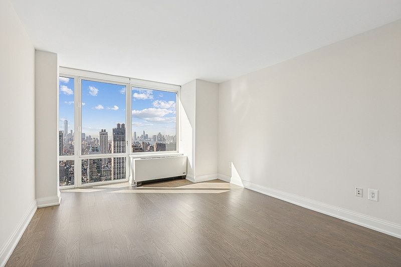 1st image of 125 W 31st St APT 46L