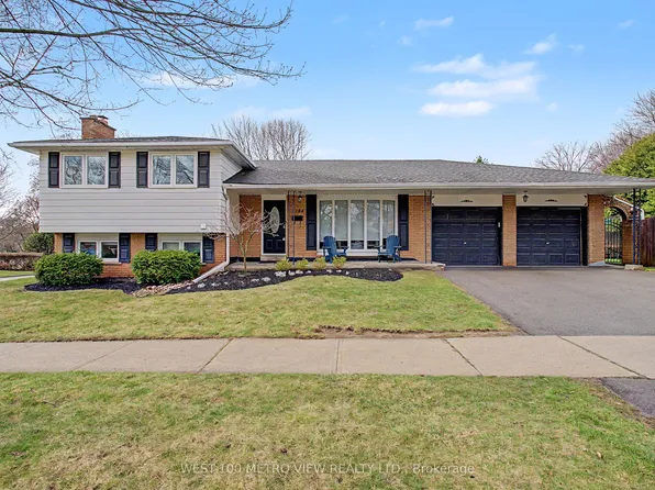2144 Sandringham Dr, Burlington, ON L7P 1T9
