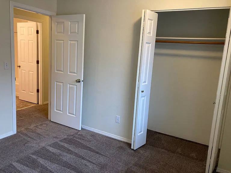 Two Bedroom Duplex in South Salem, Landscaping Included! — Photo 9