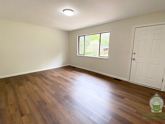 3rd image of 49 Maxie Ave