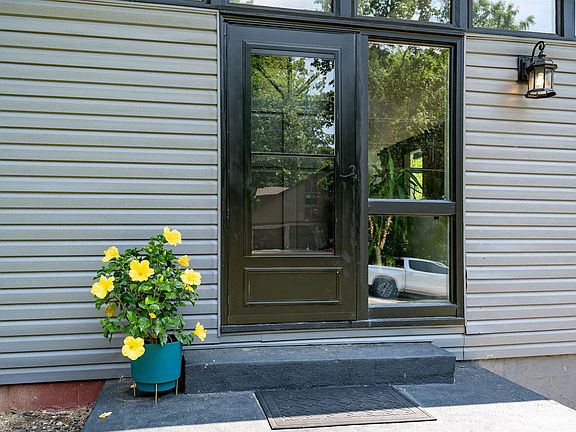 5th image of 1100 Spruce Dr
