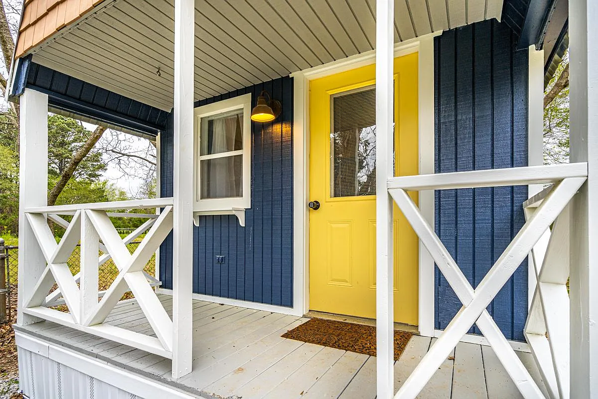 121 Forrest Dr — Photo 3
