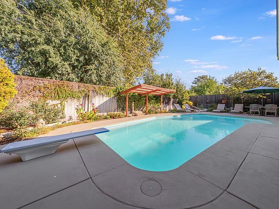 2nd image of 6602 Abbotsford Pl