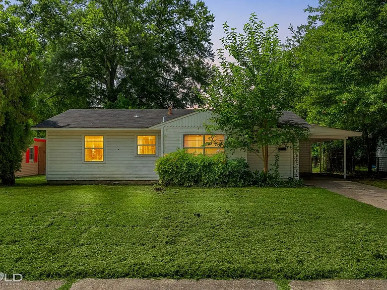 3003 Hillcrest Ave — Photo 1