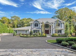 4 Carriage Court, Dix Hills, NY 11746