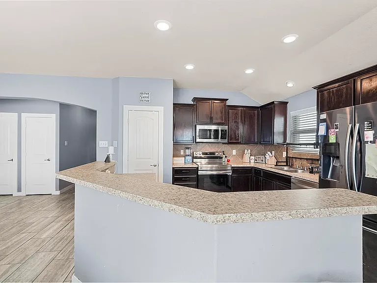 1320 Riviera Dr — Photo 7