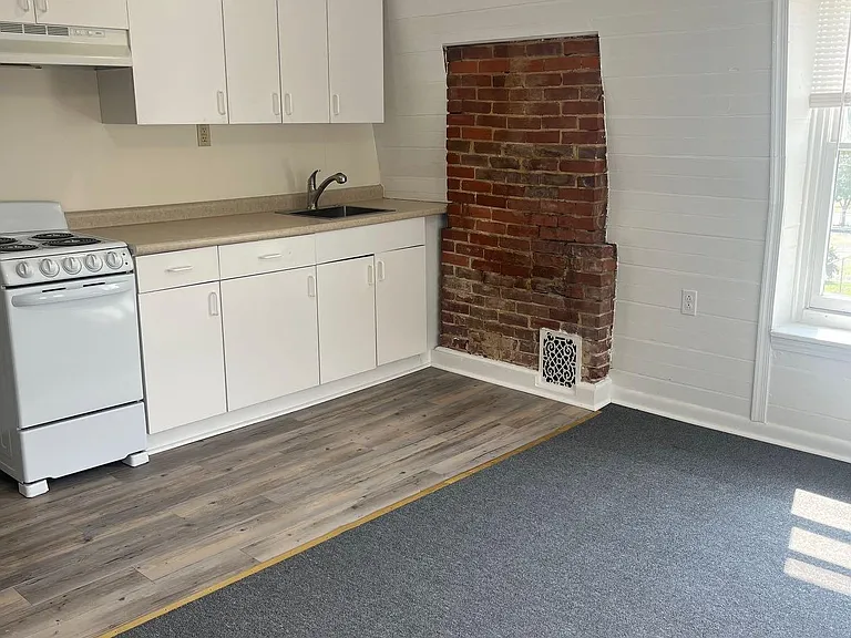 715 W 3rd St #4 — Photo 10