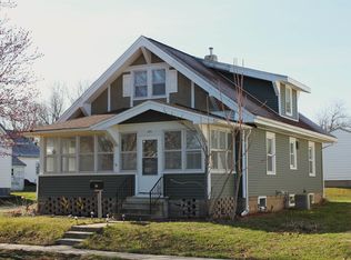 606 Park St, Reinbeck, IA 50669