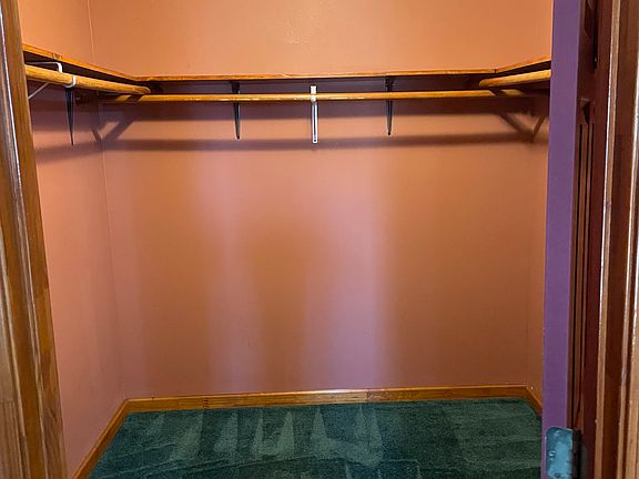 Master suite walk-in closet