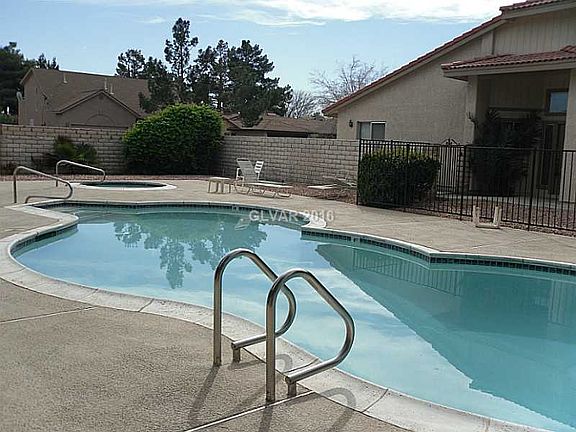 5th image of 3611 Edinburgh Dr