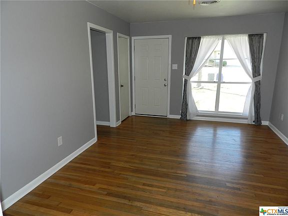 2nd image of 906 Cove Ave
