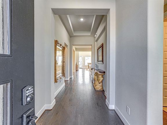 3rd image of 10615 Summer Glade Ln