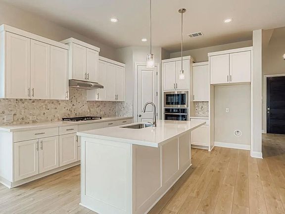 3rd image of 310 Prickly Poppy Loop