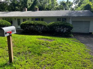 98-100 Sand Hill Rd, Amherst, MA 01002