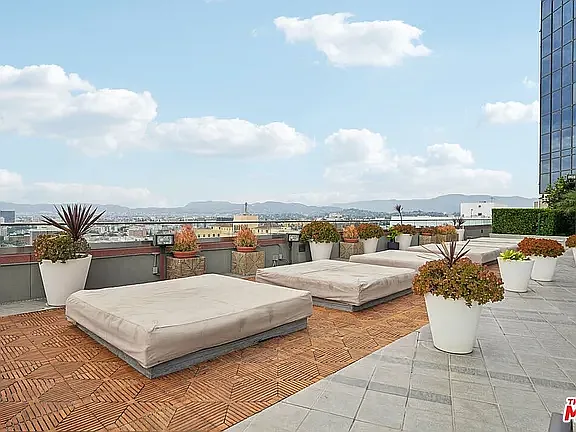 1100 Wilshire Blvd — Photo 31
