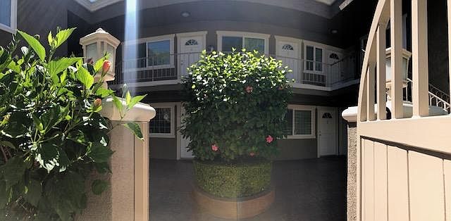 1st image of 11470 Moorpark St APT 3