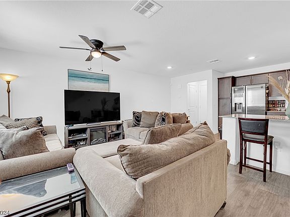 3rd image of 2625 Polar White Ave